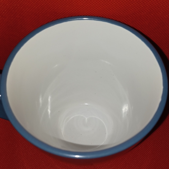 Blue initial M in black outlined in white mug (111224C) - Picture 2 of 4